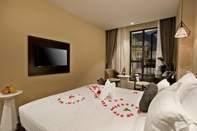 Phòng Deluxe giường đôi hoặc hai giường đơn nhìn ra thành phố — Hanoi La Storia Hotel